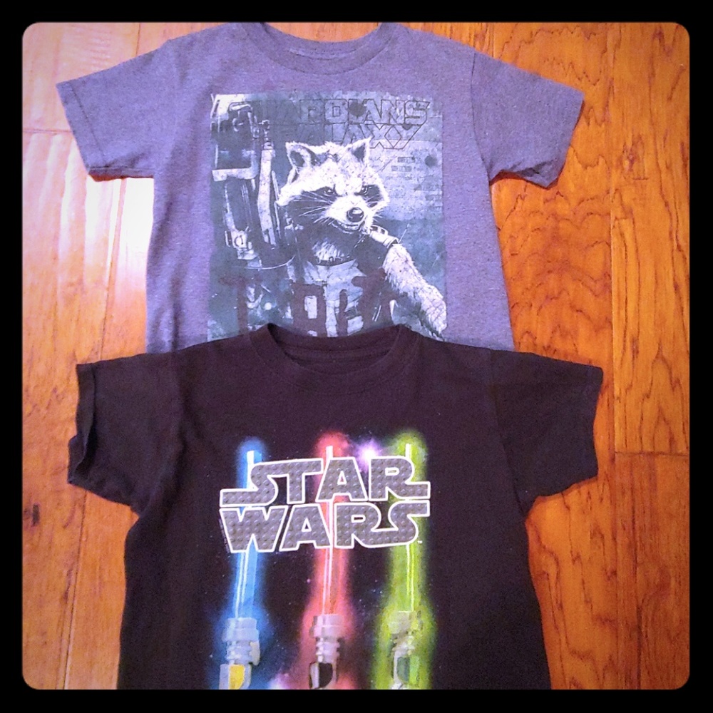 2 t-shirts fitting size 5 T